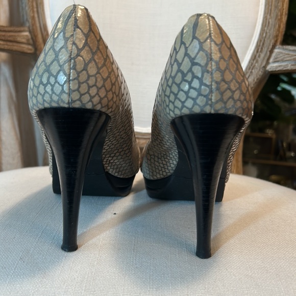 Moda Spana Tan/Grey Black Snake Print Peep Toe High Heel Platform Pumps. Size 10 - Picture 4 of 11